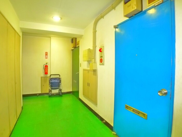 物件外観写真5　(エントランス部分)