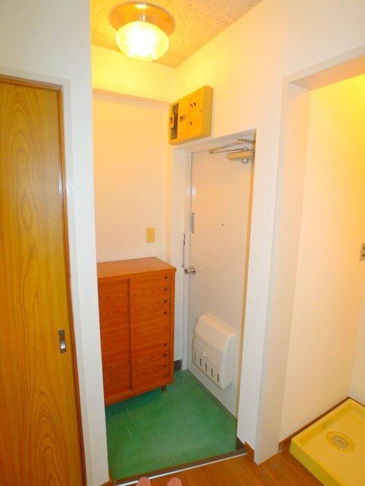 物件内観写真16　(玄関)