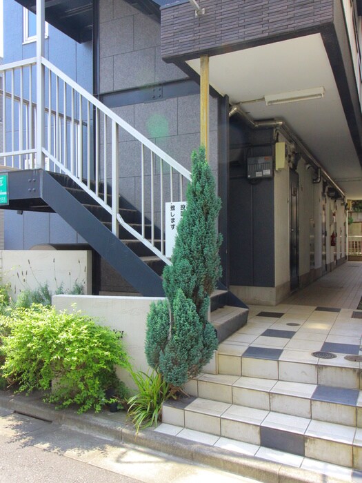 物件外観写真2　(エントランス部分)