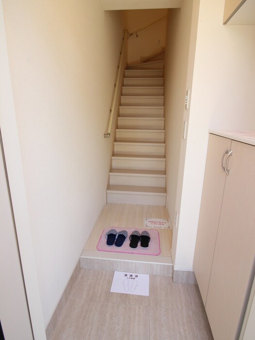 物件内観写真7　(玄関)