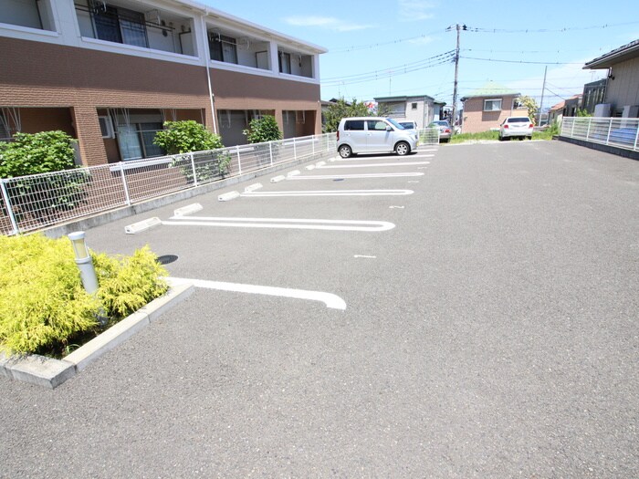 物件外観写真4　(駐車場)