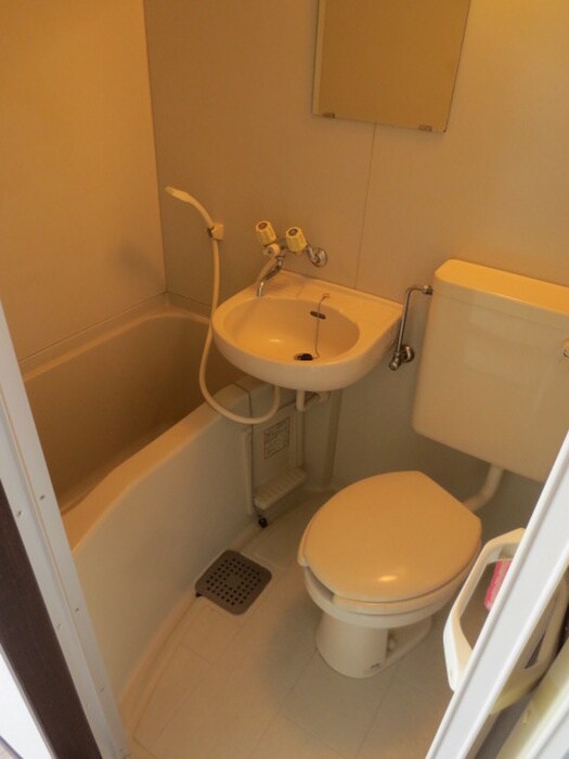 ジュネスイ－ストのバス