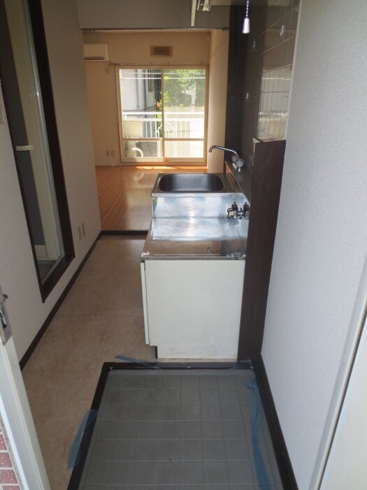 ジュネスイ－ストの玄関