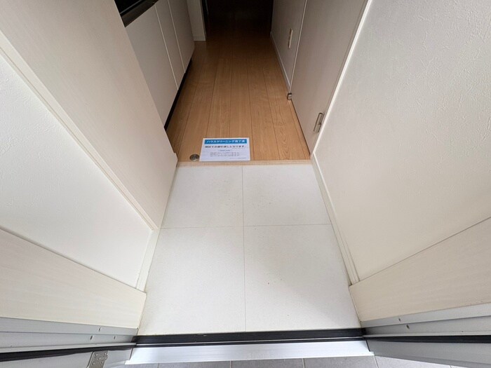 物件内観写真16　(玄関)