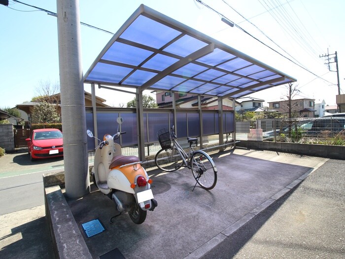 物件外観写真4　(駐輪場)