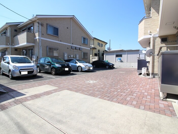 物件外観写真5　(駐車場)