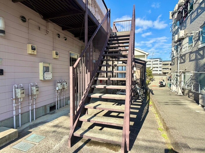 物件外観写真3　(エントランス部分)