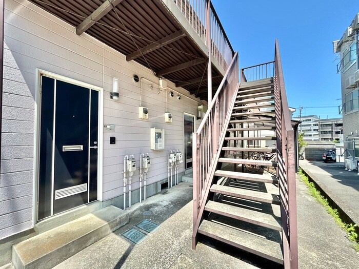 物件外観写真3　(エントランス部分)