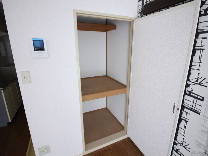 物件内観写真12　(収納)