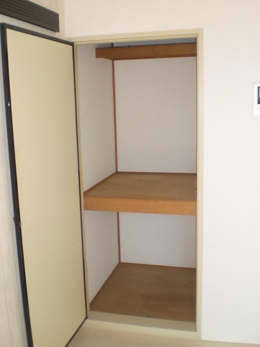 物件内観写真12　(収納)