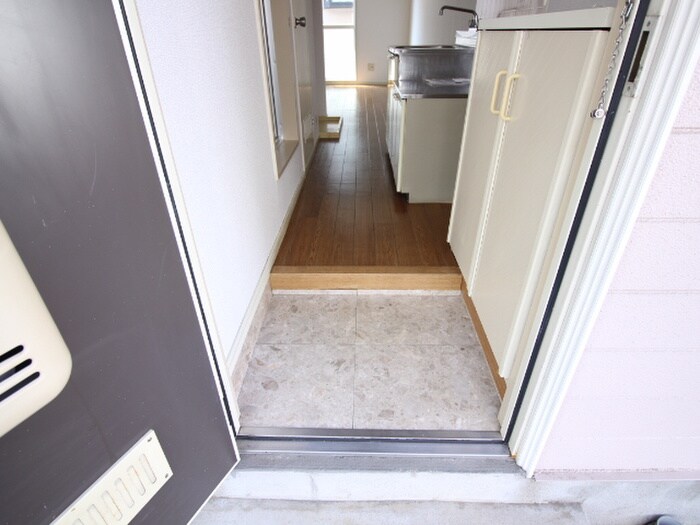 物件内観写真13　(玄関)