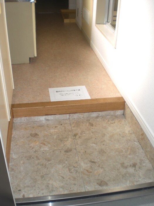 物件内観写真13　(玄関)