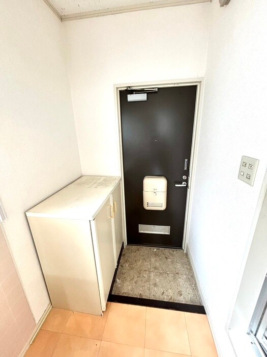 物件内観写真16　(玄関)