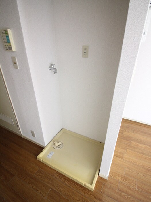 物件内観写真18　(洗濯機置場)