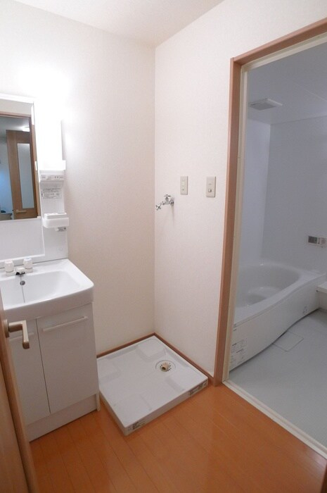 物件内観写真16　(洗濯機置場)