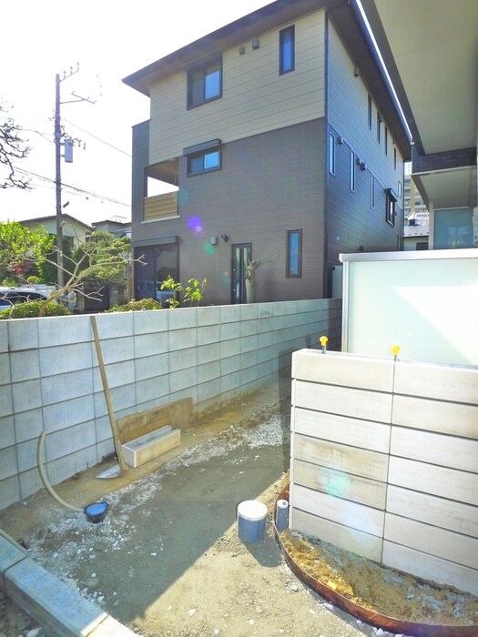 物件外観写真5　(エントランス部分)