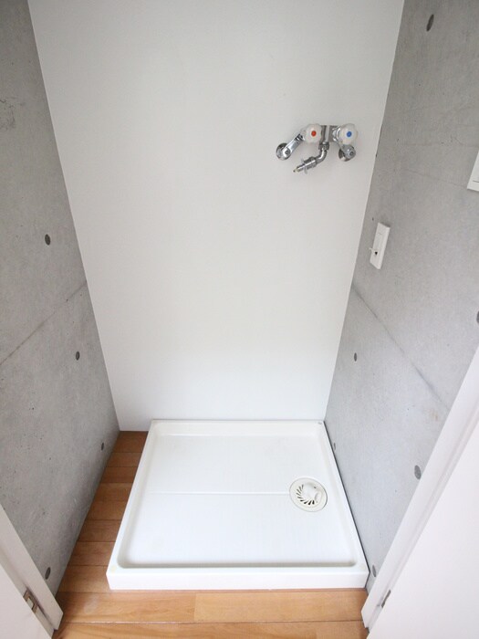 物件内観写真13　(洗濯機置場)