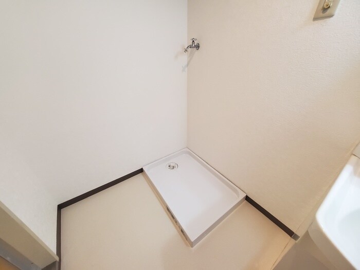 物件内観写真16　(洗濯機置場)