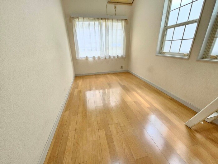 物件内観写真7　(室内からの展望)