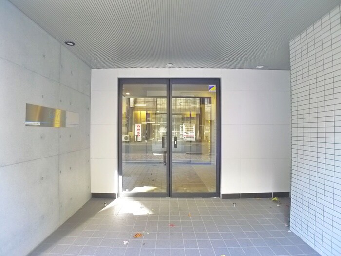 物件外観写真4　(エントランス部分)