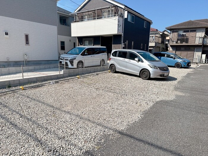 物件外観写真3　(駐車場)