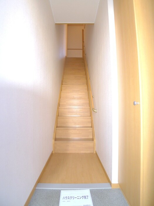 物件内観写真4　(玄関)