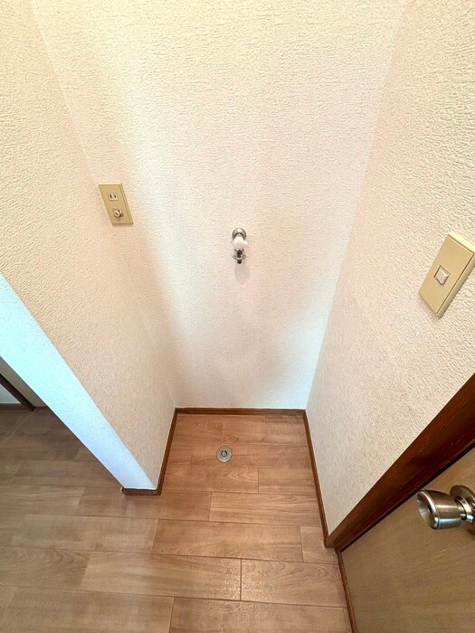 物件内観写真14　(洗濯機置場)