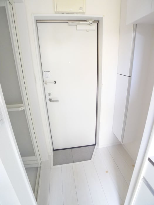 物件内観写真17　(玄関)