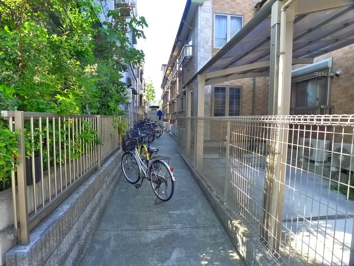 物件外観写真6　(駐輪場)