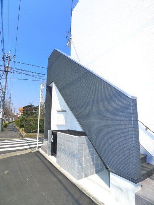 物件外観写真5　(エントランス部分)