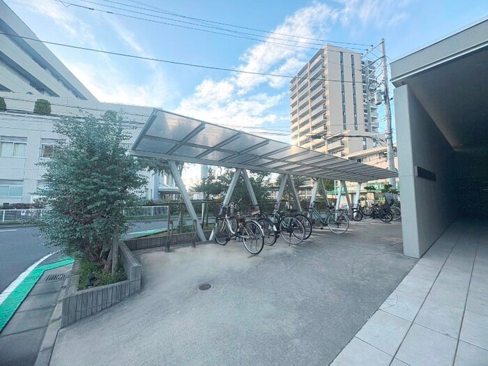 物件外観写真2　(駐輪場)