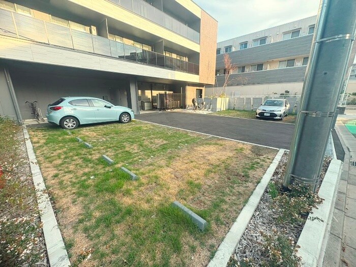物件外観写真6　(駐車場)