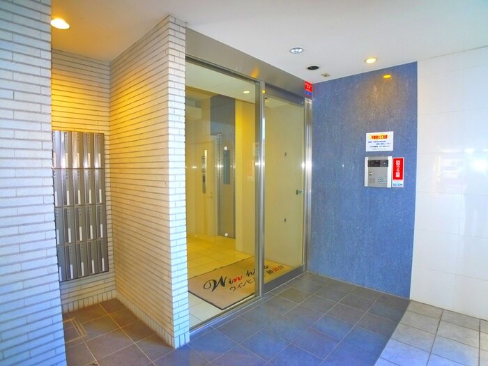 物件外観写真2　(エントランス部分)