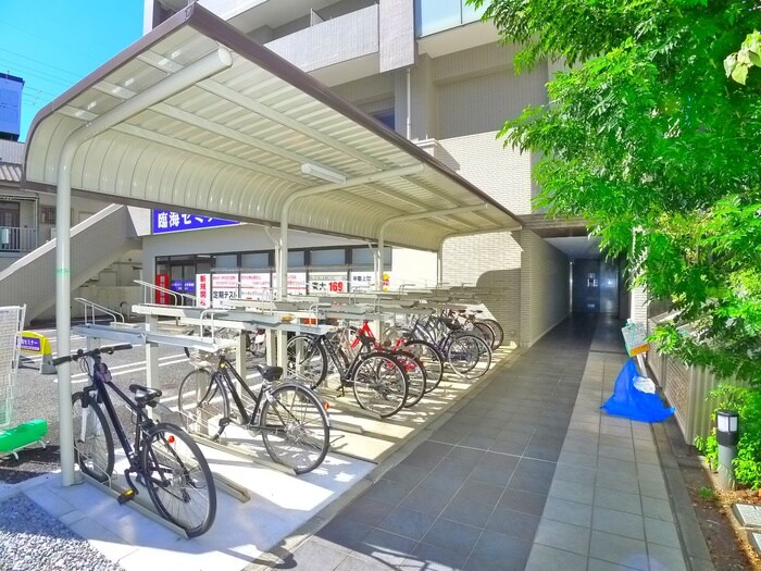 物件外観写真3　(駐輪場)