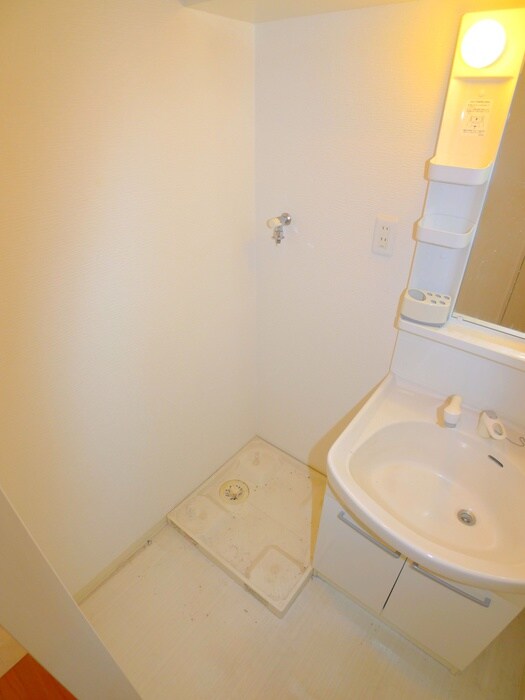 物件内観写真18　(洗濯機置場)