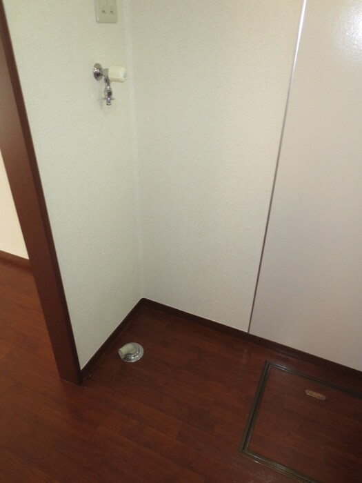 物件内観写真13　(洗濯機置場)