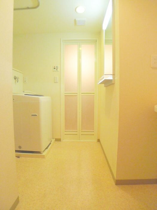 物件内観写真11　(洗濯機置場)