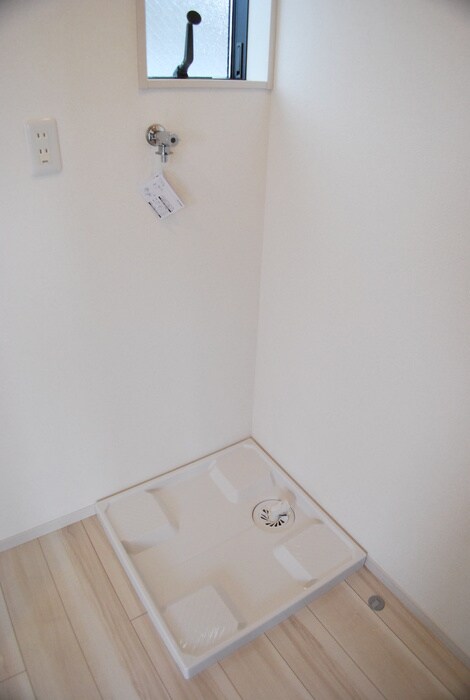 物件内観写真12　(洗濯機置場)