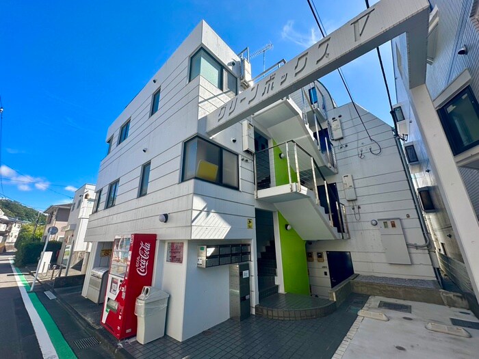 物件外観写真2　(エントランス部分)