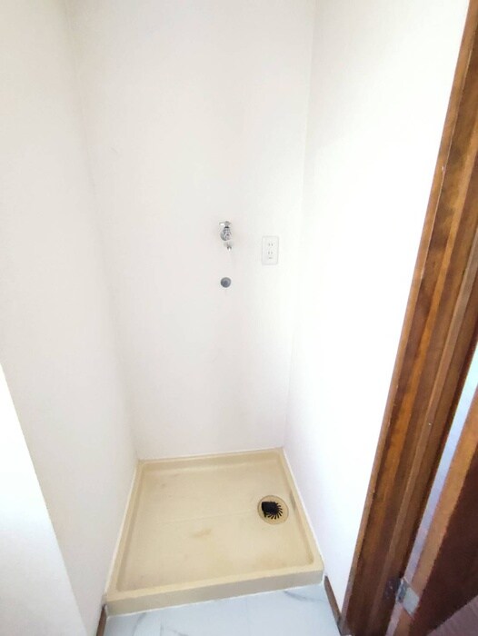 物件内観写真14　(洗濯機置場)