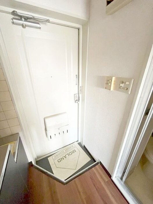 物件内観写真13　(玄関)