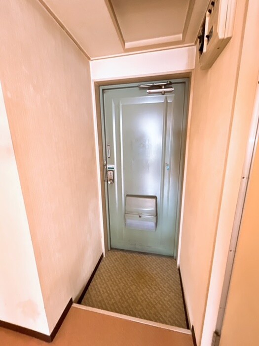 物件内観写真13　(玄関)