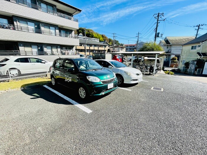 物件外観写真5　(駐車場)