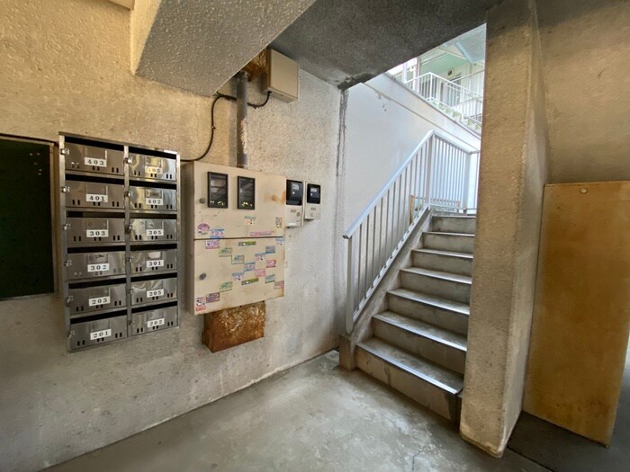 物件外観写真5　(エントランス部分)