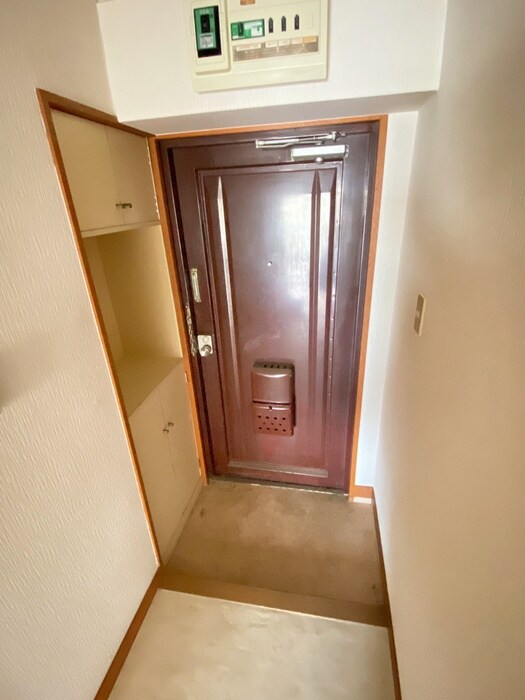 物件内観写真16　(玄関)