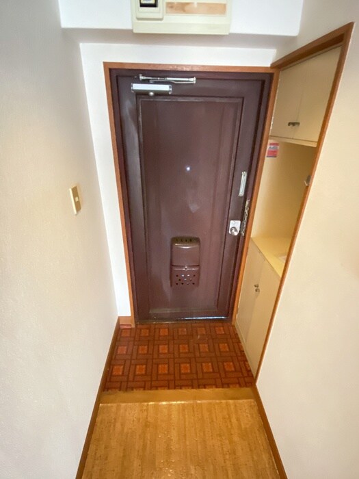物件内観写真17　(玄関)
