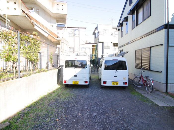 物件外観写真4　(駐車場)