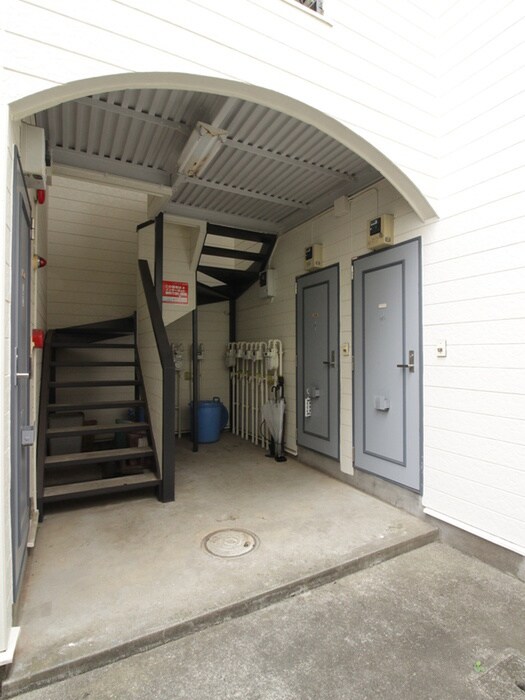 物件外観写真4　(エントランス部分)