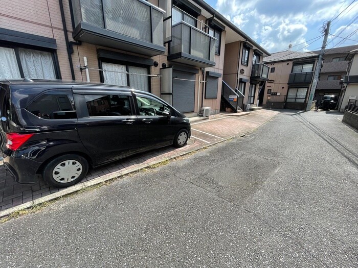 物件外観写真5　(駐車場)