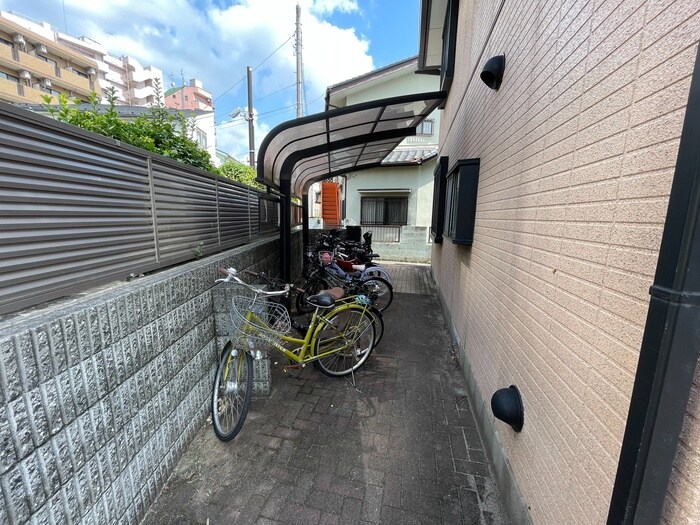 物件外観写真6　(駐輪場)